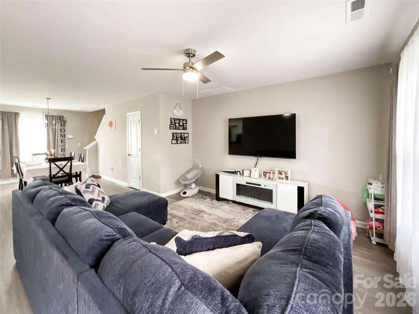 3005 Chatuge Court, Charlotte, NC 28214.  MLS# CAR4418822, YatesRealty ID 48039. Open concept floor-plan