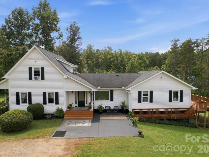 761 Bowles Farm Road, Statesville, NC 28625.  MLS# CAR4420031, YatesRealty ID 48041. 