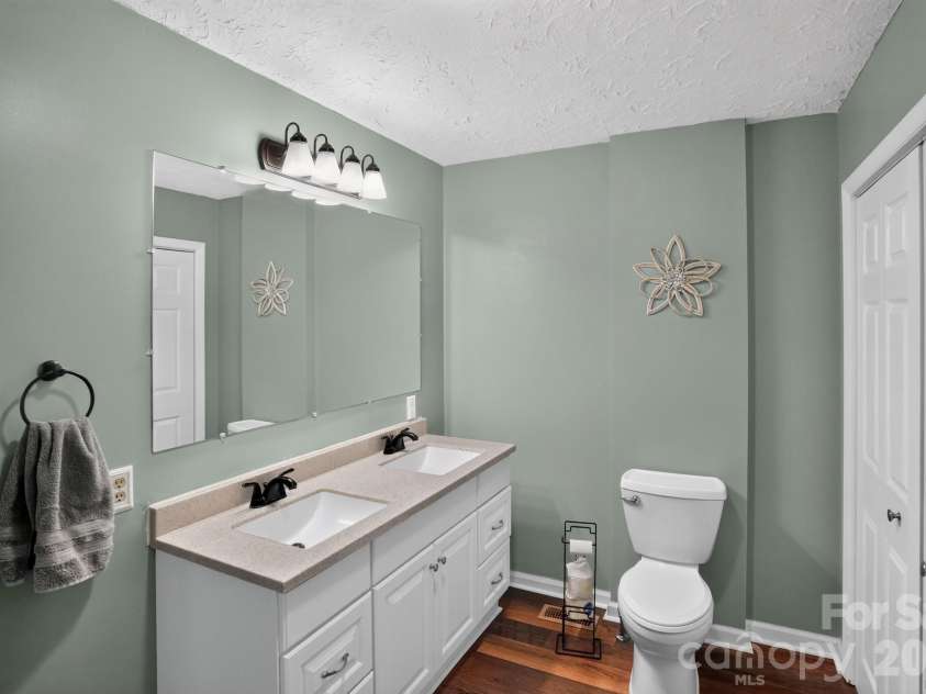761 Bowles Farm Road, Statesville, NC 28625.  MLS# CAR4420031, YatesRealty ID 48041. 
