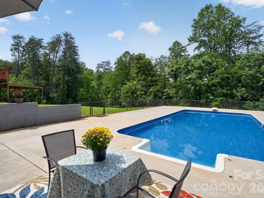 761 Bowles Farm Road, Statesville, NC 28625.  MLS# CAR4420031, YatesRealty ID 48041. 