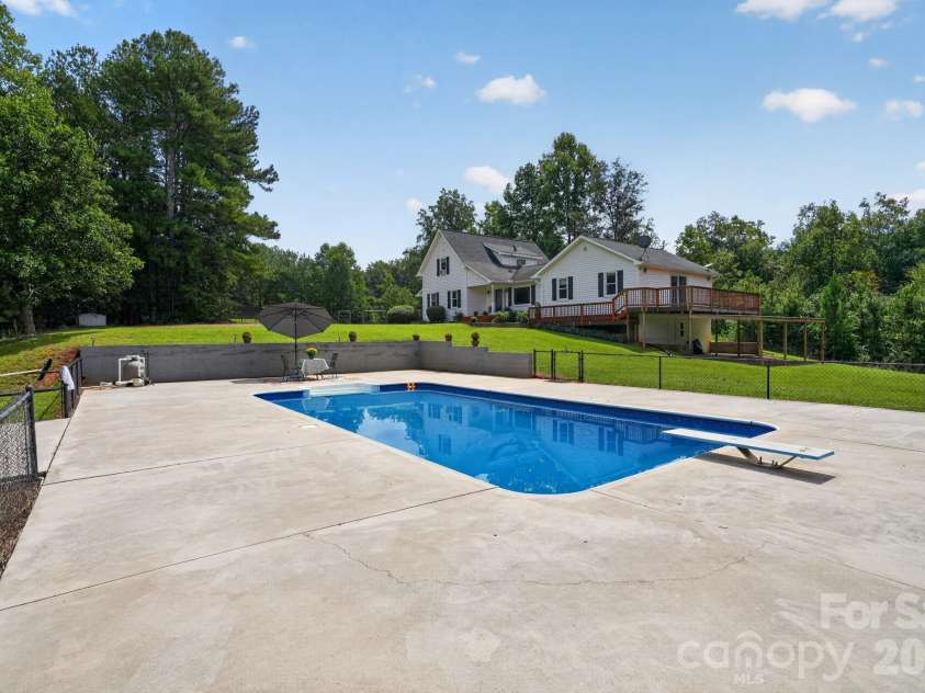 761 Bowles Farm Road, Statesville, NC 28625.  MLS# CAR4420031, YatesRealty ID 48041. 