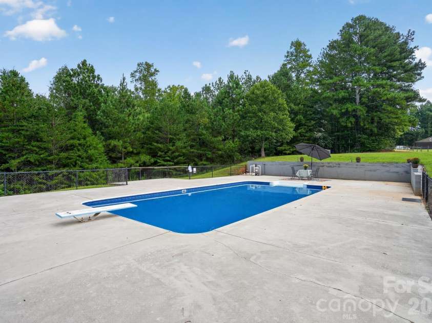 761 Bowles Farm Road, Statesville, NC 28625.  MLS# CAR4420031, YatesRealty ID 48041. 