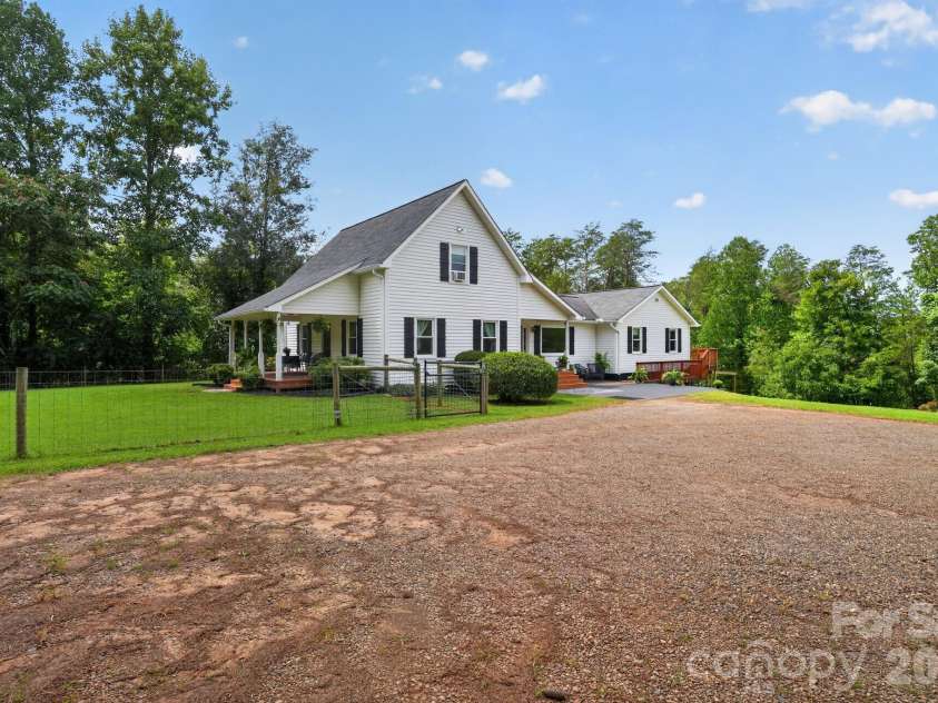 761 Bowles Farm Road, Statesville, NC 28625.  MLS# CAR4420031, YatesRealty ID 48041. 