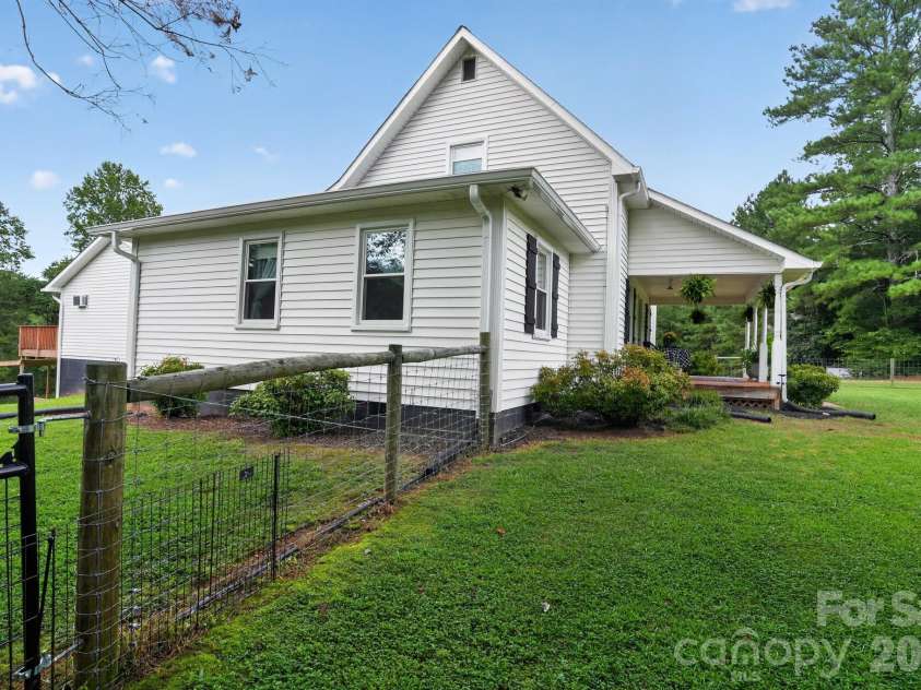 761 Bowles Farm Road, Statesville, NC 28625.  MLS# CAR4420031, YatesRealty ID 48041. 