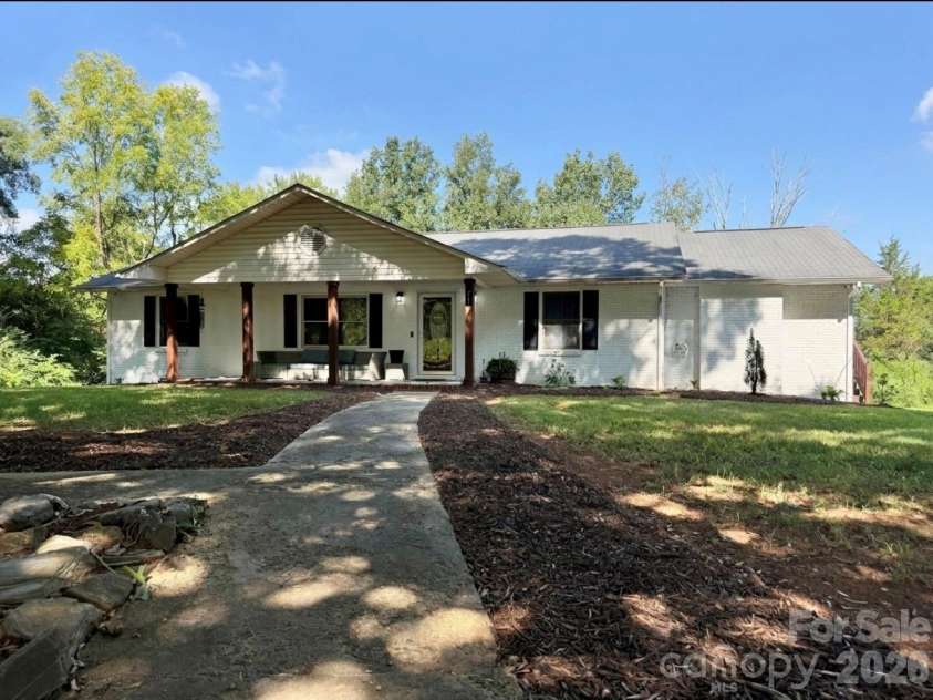 715 Grandview Road, Clover, SC 29710.  MLS# CAR4420137, YatesRealty ID 48043. 