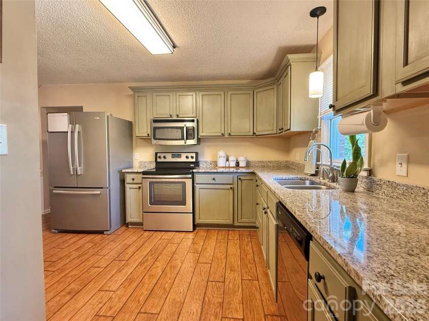 715 Grandview Road, Clover, SC 29710.  MLS# CAR4420137, YatesRealty ID 48043. 