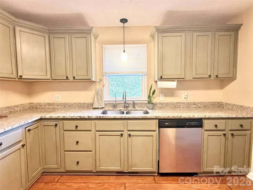 715 Grandview Road, Clover, SC 29710.  MLS# CAR4420137, YatesRealty ID 48043. 