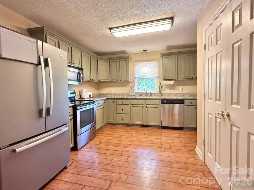 715 Grandview Road, Clover, SC 29710.  MLS# CAR4420137, YatesRealty ID 48043. 