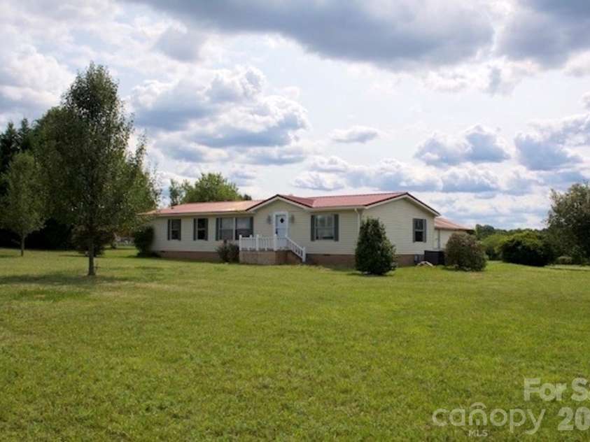 1016 Bethesda Road, Statesville, NC 28677.  MLS# CAR4419132, YatesRealty ID 48044. 