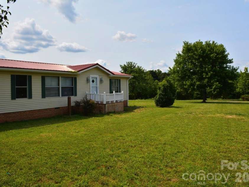 1016 Bethesda Road, Statesville, NC 28677.  MLS# CAR4419132, YatesRealty ID 48044. 