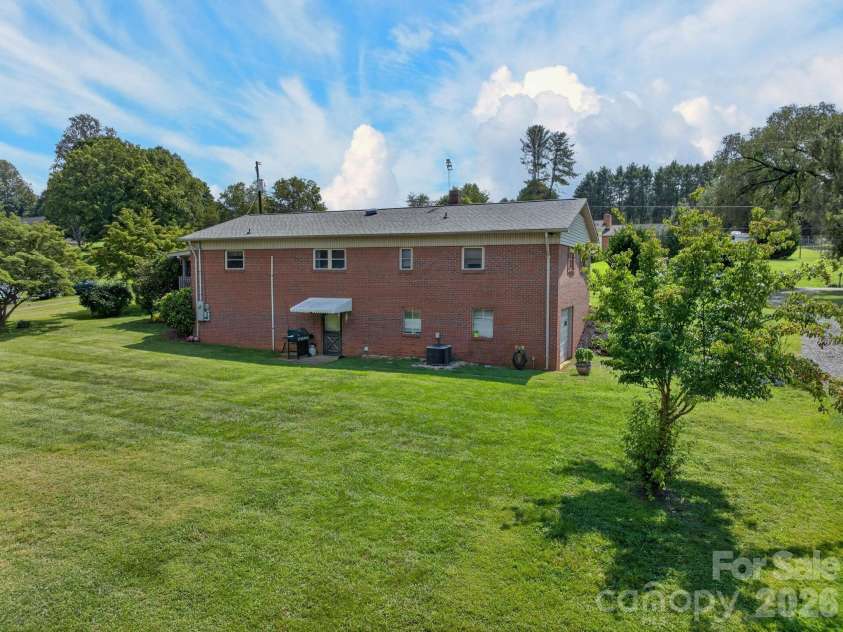 2559 Sweetbriar Circle, Lenoir, NC 28645.  MLS# CAR4419656, YatesRealty ID 48045. 