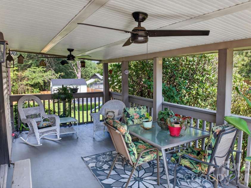 2559 Sweetbriar Circle, Lenoir, NC 28645.  MLS# CAR4419656, YatesRealty ID 48045. 