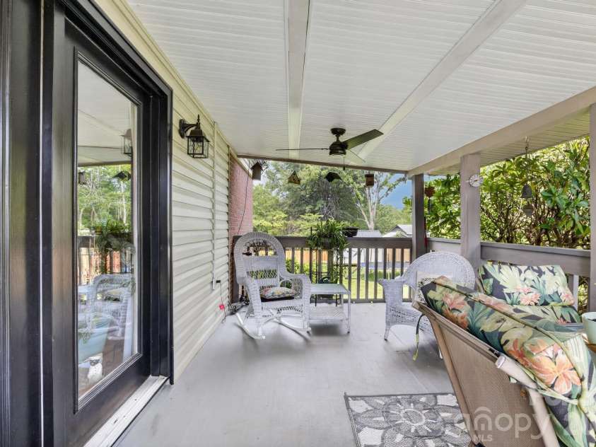 2559 Sweetbriar Circle, Lenoir, NC 28645.  MLS# CAR4419656, YatesRealty ID 48045. 