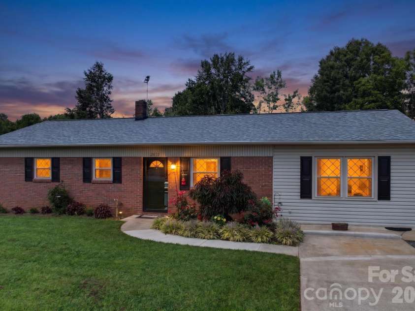 2559 Sweetbriar Circle, Lenoir, NC 28645.  MLS# CAR4419656, YatesRealty ID 48045. 