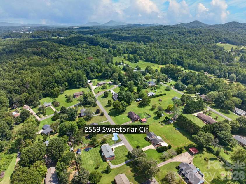 2559 Sweetbriar Circle, Lenoir, NC 28645.  MLS# CAR4419656, YatesRealty ID 48045. 