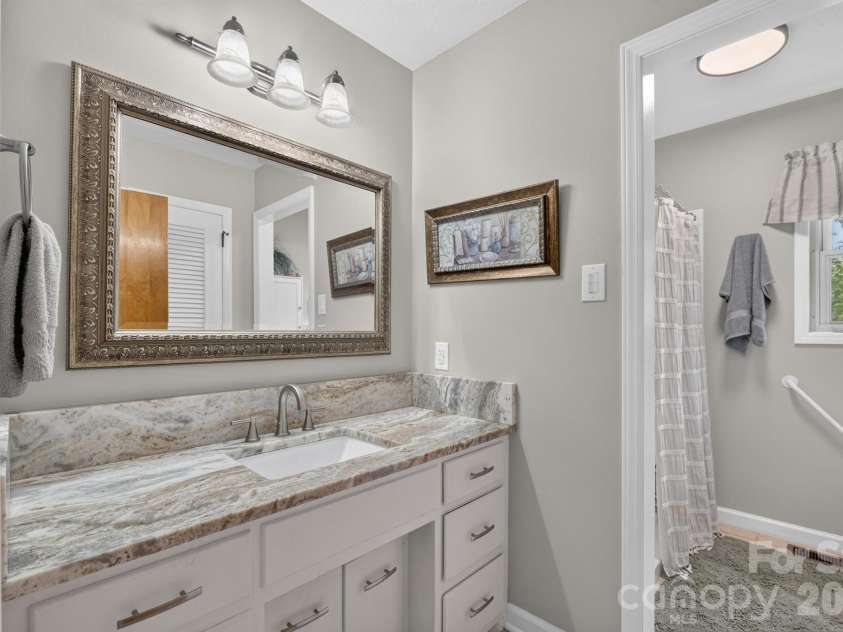 2559 Sweetbriar Circle, Lenoir, NC 28645.  MLS# CAR4419656, YatesRealty ID 48045. 