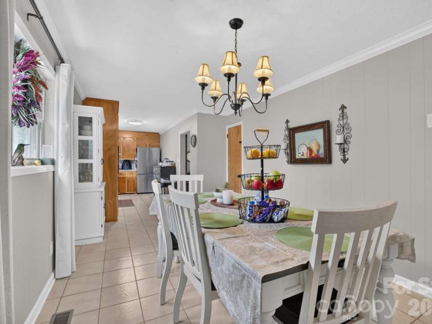 2559 Sweetbriar Circle, Lenoir, NC 28645.  MLS# CAR4419656, YatesRealty ID 48045. 
