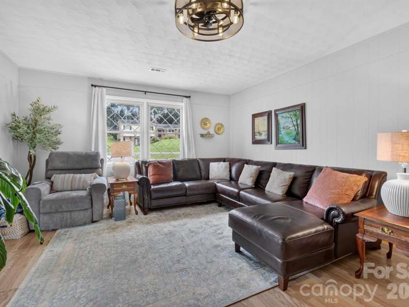 2559 Sweetbriar Circle, Lenoir, NC 28645.  MLS# CAR4419656, YatesRealty ID 48045. 
