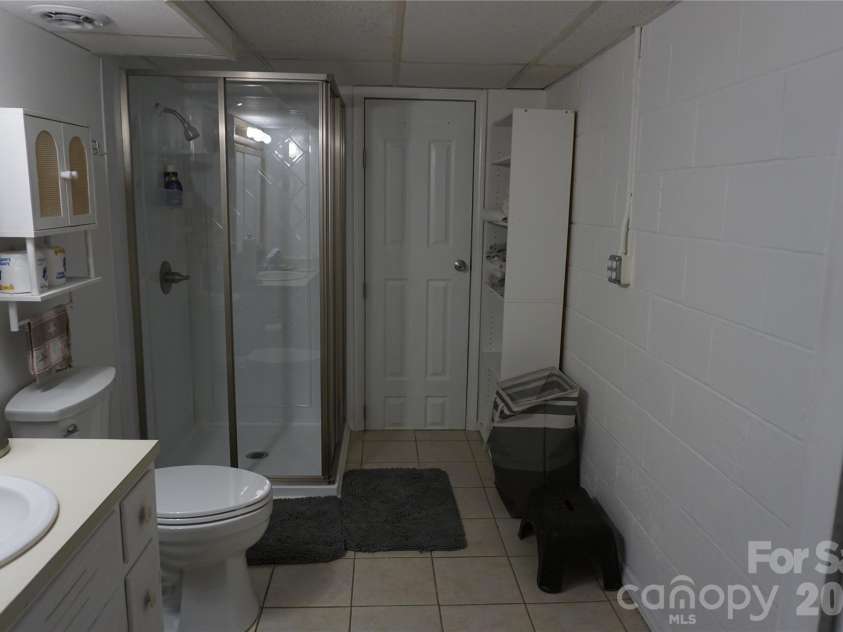 2559 Sweetbriar Circle, Lenoir, NC 28645.  MLS# CAR4419656, YatesRealty ID 48045. 