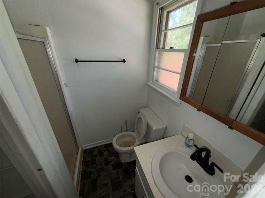 517 Goldwater Street, Shelby, NC 28152.  MLS# CAR4420172, YatesRealty ID 48046. 
