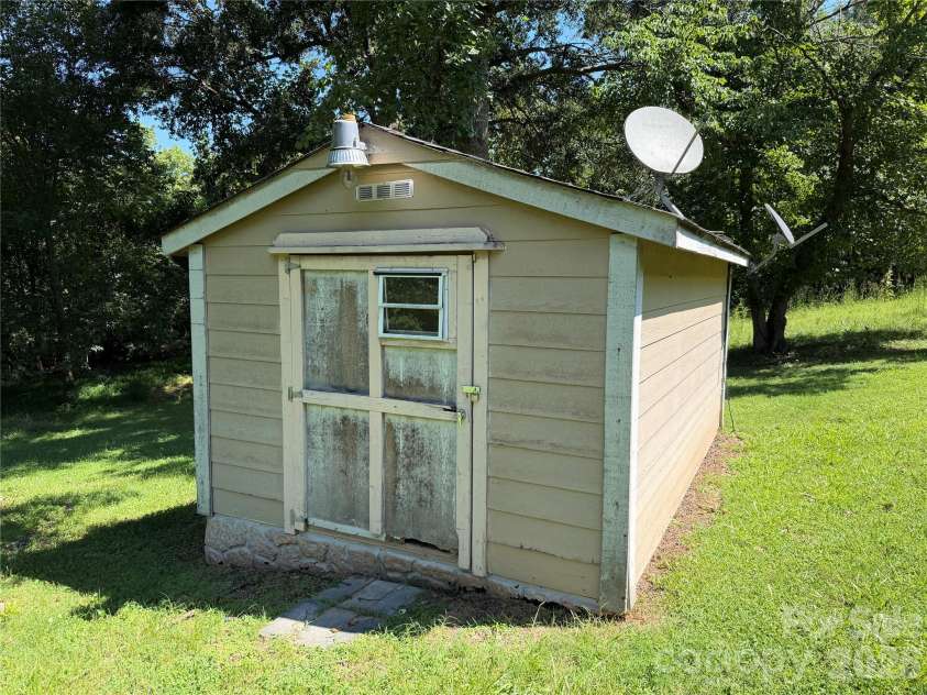 517 Goldwater Street, Shelby, NC 28152.  MLS# CAR4420172, YatesRealty ID 48046. 