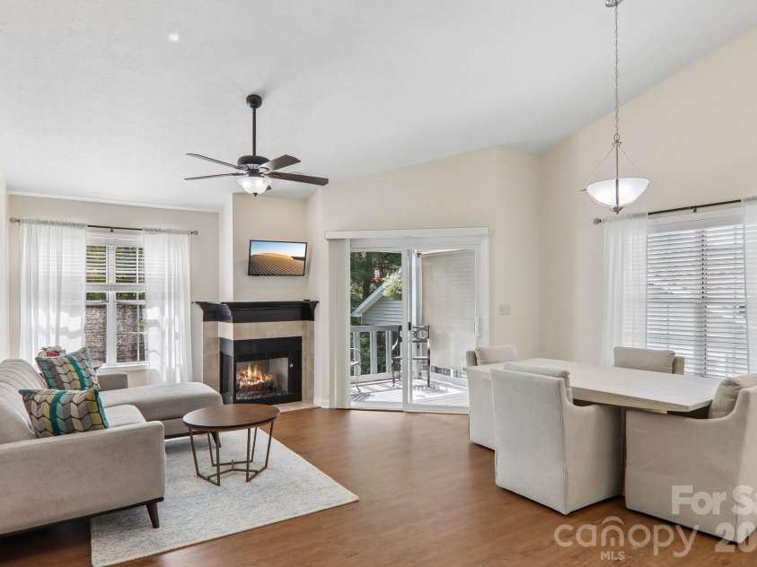 651 Park Place, Hendersonville, NC 28791.  MLS# CAR4415720, YatesRealty ID 48047. 