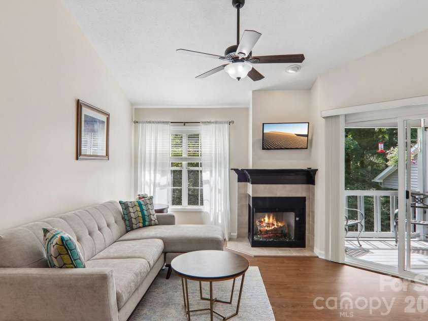 651 Park Place, Hendersonville, NC 28791.  MLS# CAR4415720, YatesRealty ID 48047. 