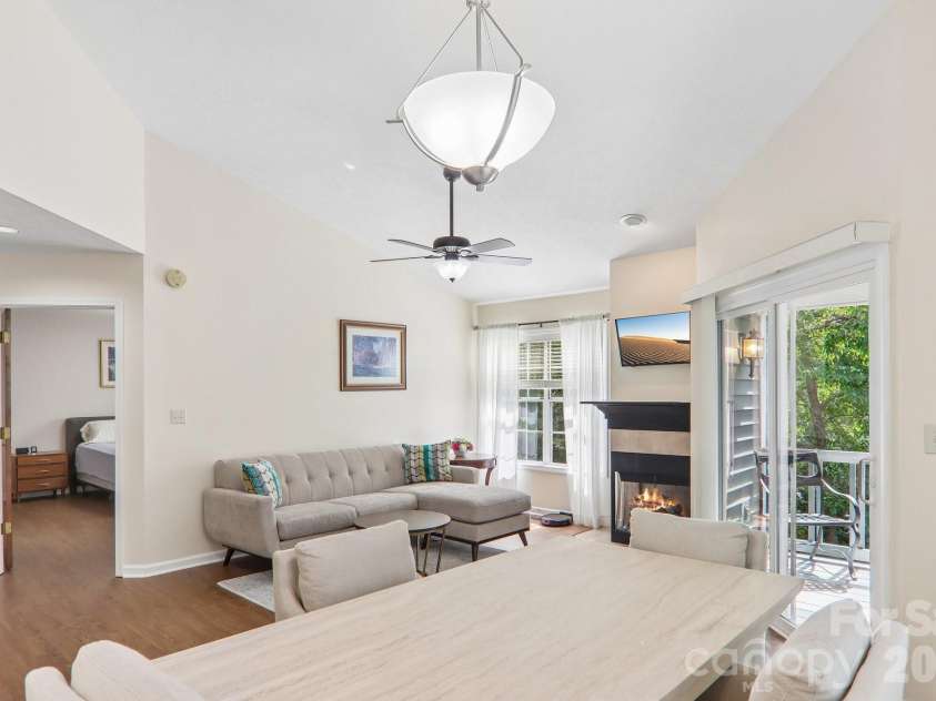 651 Park Place, Hendersonville, NC 28791.  MLS# CAR4415720, YatesRealty ID 48047. 