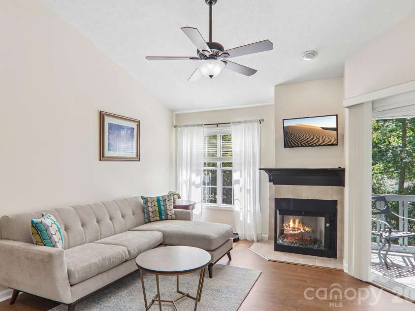 651 Park Place, Hendersonville, NC 28791.  MLS# CAR4415720, YatesRealty ID 48047. 