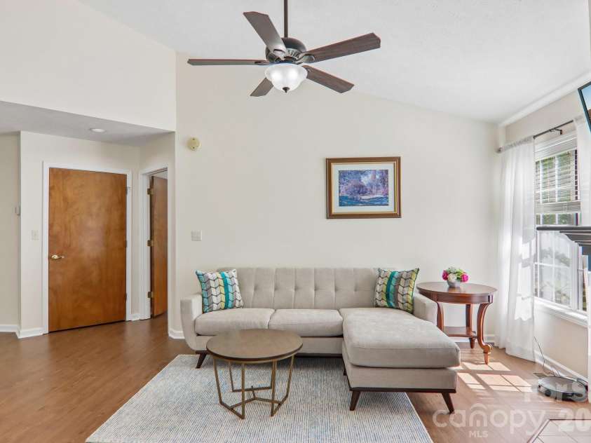 651 Park Place, Hendersonville, NC 28791.  MLS# CAR4415720, YatesRealty ID 48047. 