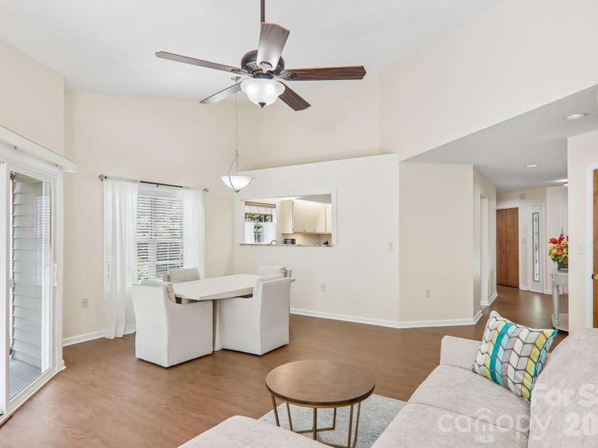 651 Park Place, Hendersonville, NC 28791.  MLS# CAR4415720, YatesRealty ID 48047. 