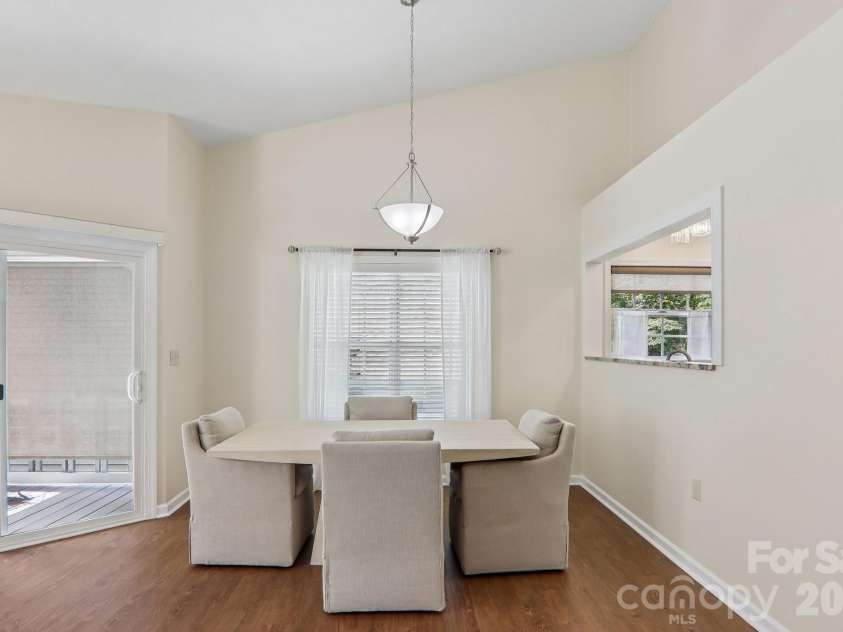 651 Park Place, Hendersonville, NC 28791.  MLS# CAR4415720, YatesRealty ID 48047. 