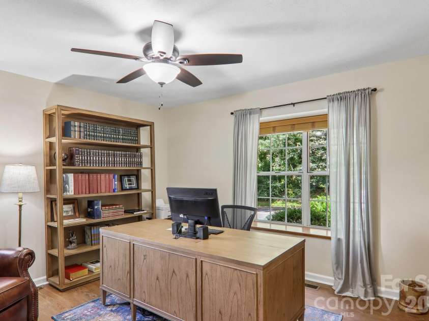 651 Park Place, Hendersonville, NC 28791.  MLS# CAR4415720, YatesRealty ID 48047. 