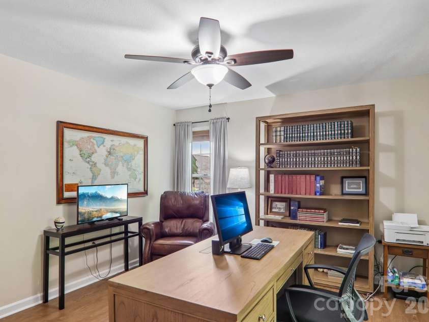 651 Park Place, Hendersonville, NC 28791.  MLS# CAR4415720, YatesRealty ID 48047. 