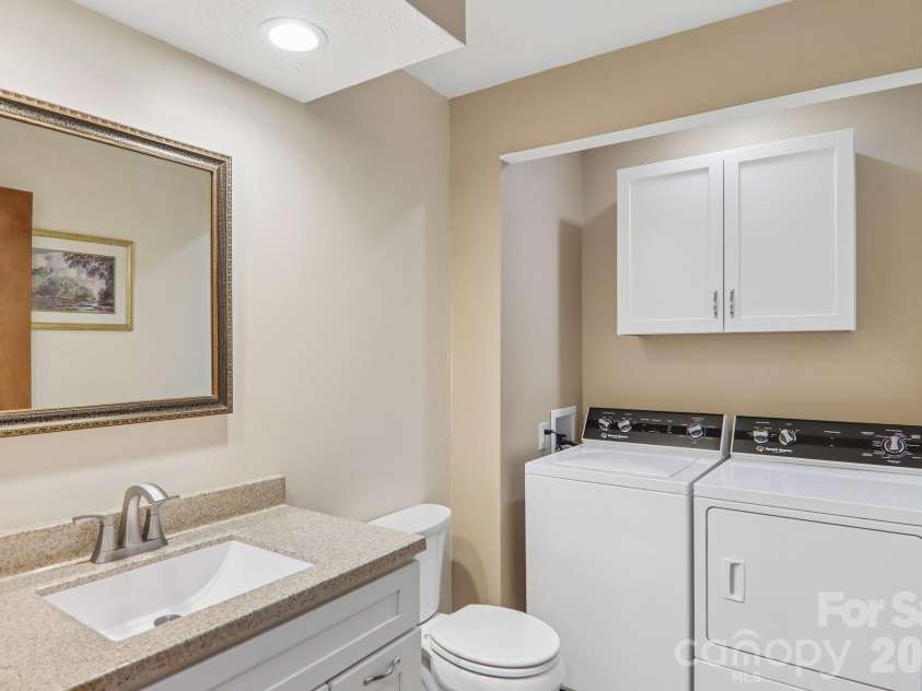 651 Park Place, Hendersonville, NC 28791.  MLS# CAR4415720, YatesRealty ID 48047. 
