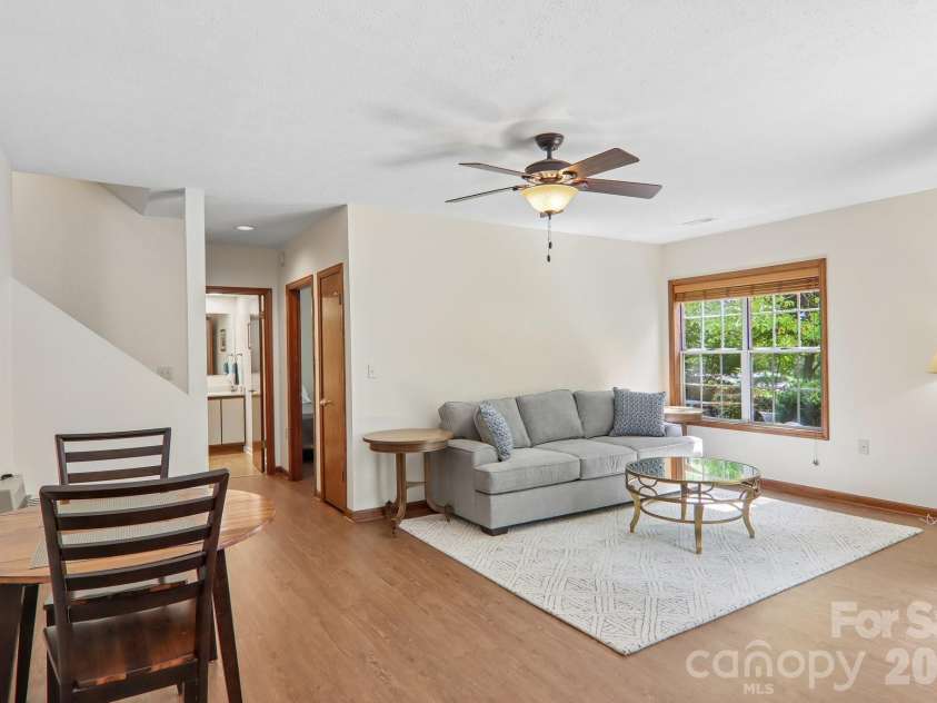 651 Park Place, Hendersonville, NC 28791.  MLS# CAR4415720, YatesRealty ID 48047. 