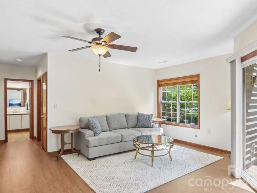 651 Park Place, Hendersonville, NC 28791.  MLS# CAR4415720, YatesRealty ID 48047. 