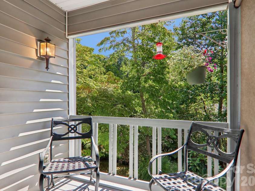 651 Park Place, Hendersonville, NC 28791.  MLS# CAR4415720, YatesRealty ID 48047. 