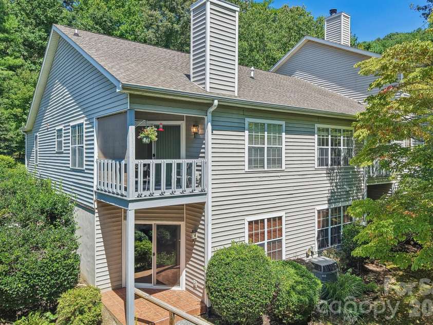 651 Park Place, Hendersonville, NC 28791.  MLS# CAR4415720, YatesRealty ID 48047. 