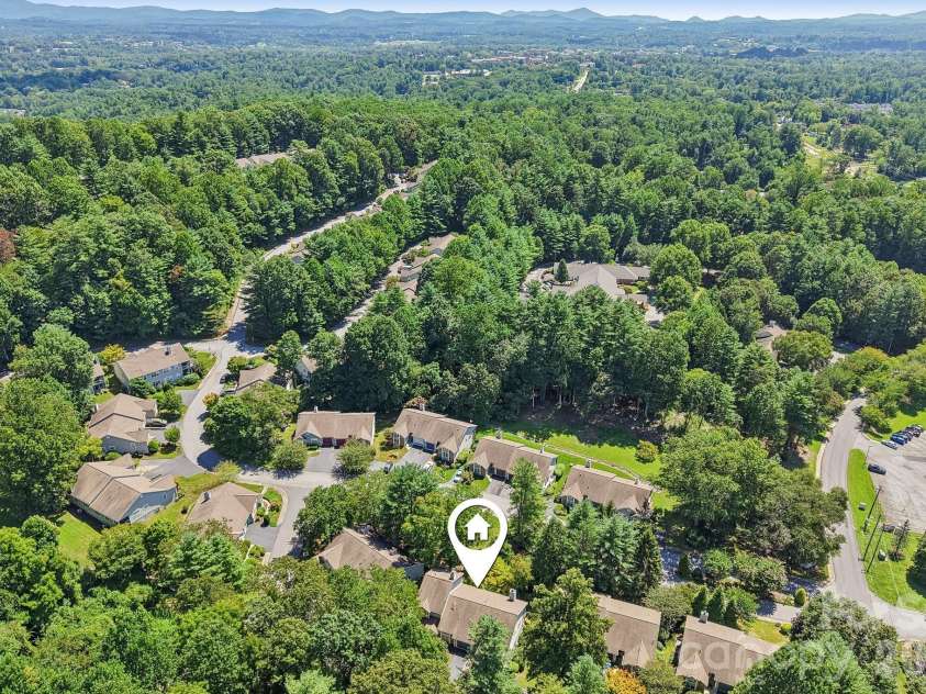 651 Park Place, Hendersonville, NC 28791.  MLS# CAR4415720, YatesRealty ID 48047. 