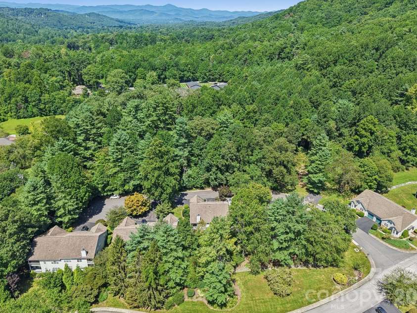 651 Park Place, Hendersonville, NC 28791.  MLS# CAR4415720, YatesRealty ID 48047. 