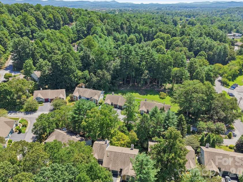 651 Park Place, Hendersonville, NC 28791.  MLS# CAR4415720, YatesRealty ID 48047. 