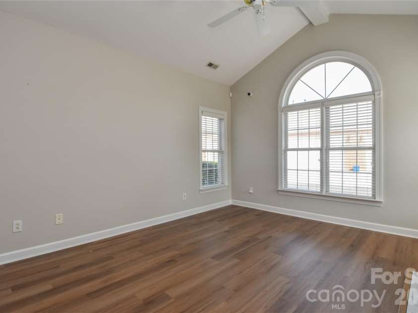 8332 Highland Glen Drive, Charlotte, NC 28269.  MLS# CAR4420062, YatesRealty ID 48049. 