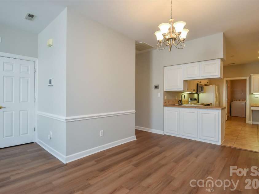 8332 Highland Glen Drive, Charlotte, NC 28269.  MLS# CAR4420062, YatesRealty ID 48049. 