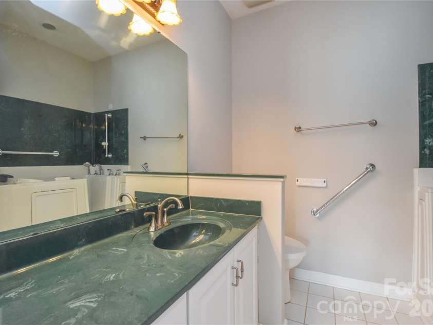 8332 Highland Glen Drive, Charlotte, NC 28269.  MLS# CAR4420062, YatesRealty ID 48049. 