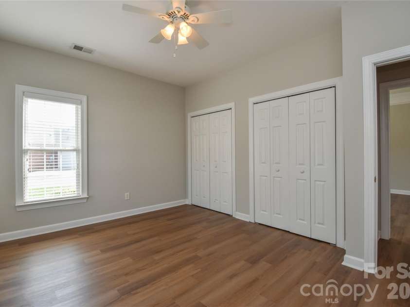 8332 Highland Glen Drive, Charlotte, NC 28269.  MLS# CAR4420062, YatesRealty ID 48049. 