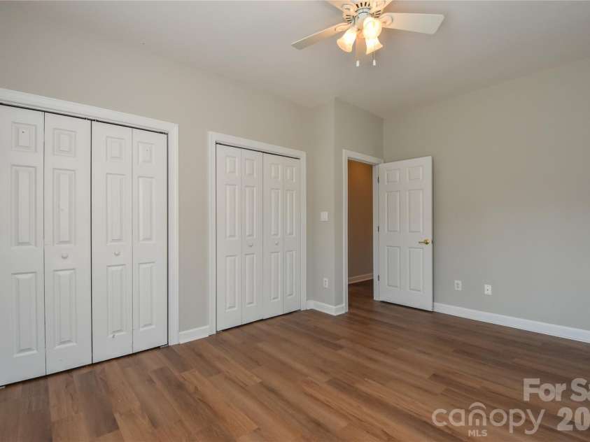 8332 Highland Glen Drive, Charlotte, NC 28269.  MLS# CAR4420062, YatesRealty ID 48049. 