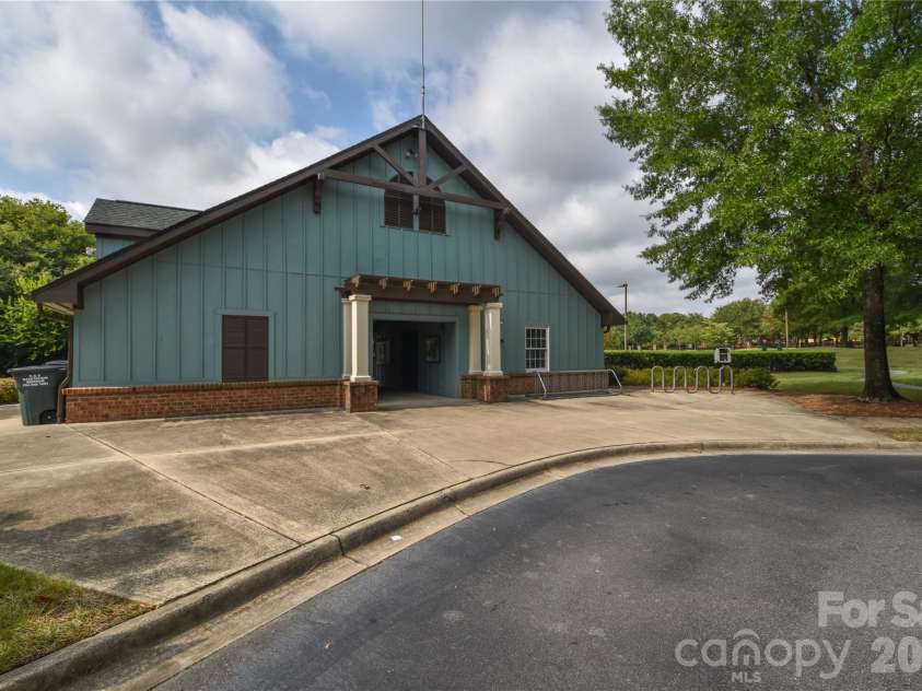 8332 Highland Glen Drive, Charlotte, NC 28269.  MLS# CAR4420062, YatesRealty ID 48049. 
