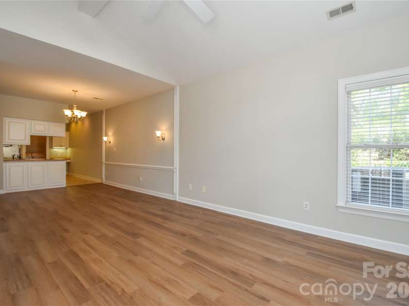 8332 Highland Glen Drive, Charlotte, NC 28269.  MLS# CAR4420062, YatesRealty ID 48049. Welcome Home