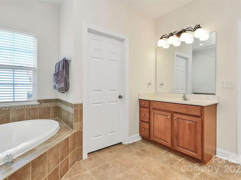16404 Grassy Creek Drive, Huntersville, NC 28078.  MLS# CAR4198891, YatesRealty ID 4805. 